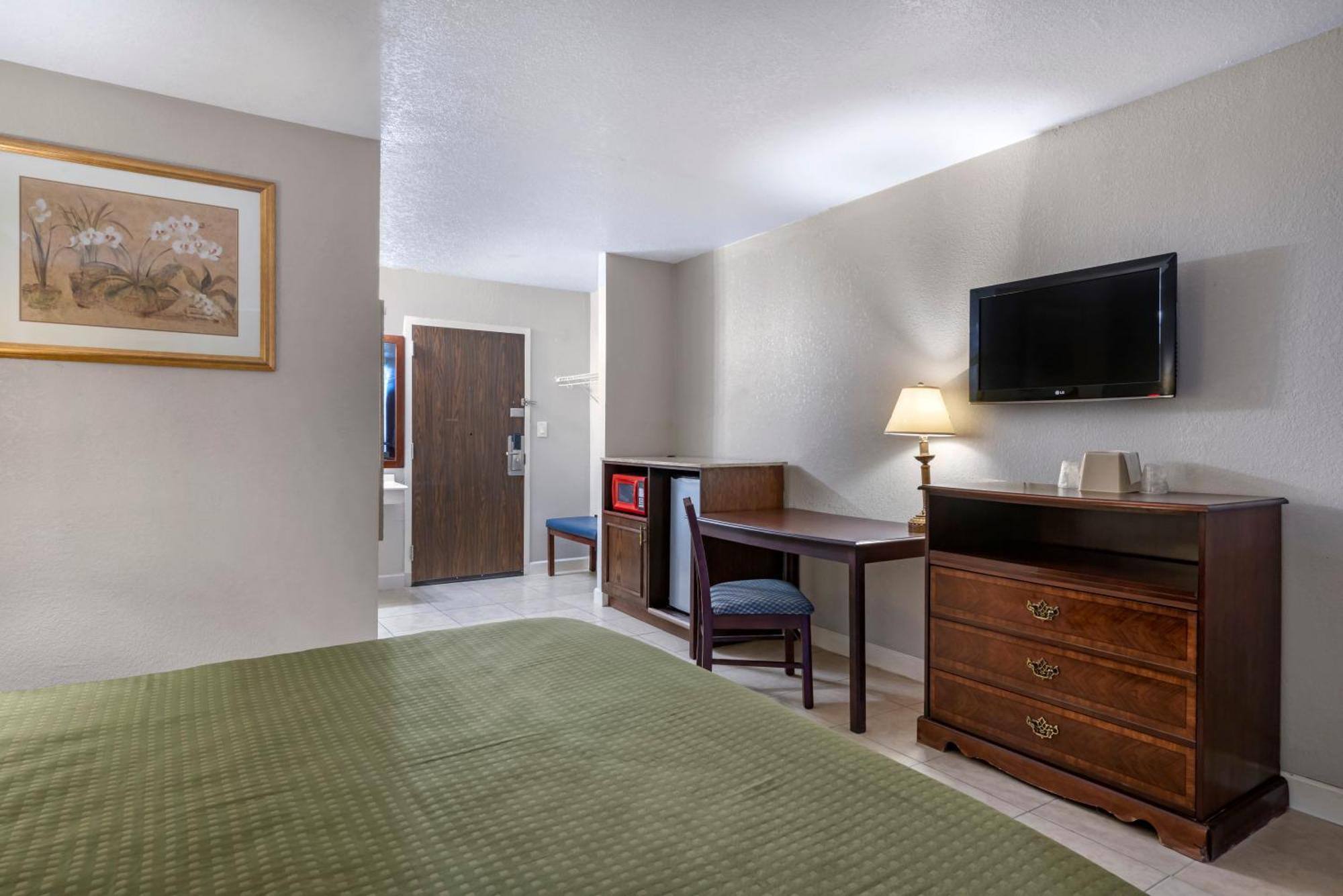 Rodeway Inn Clermont Bagian luar foto