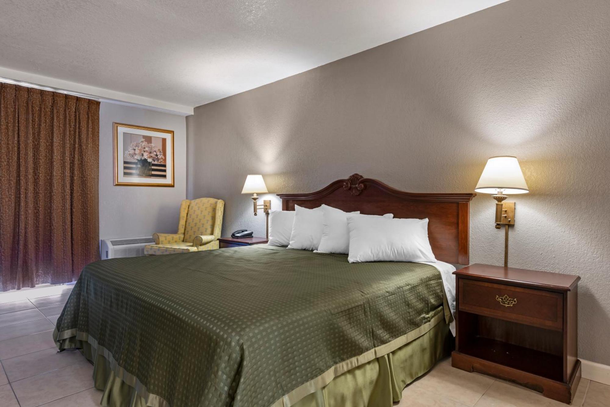 Rodeway Inn Clermont Bagian luar foto