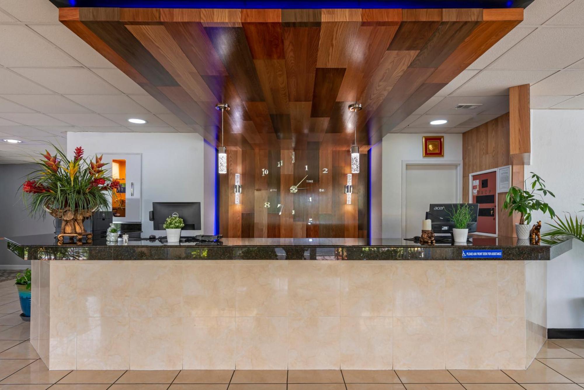 Rodeway Inn Clermont Bagian luar foto