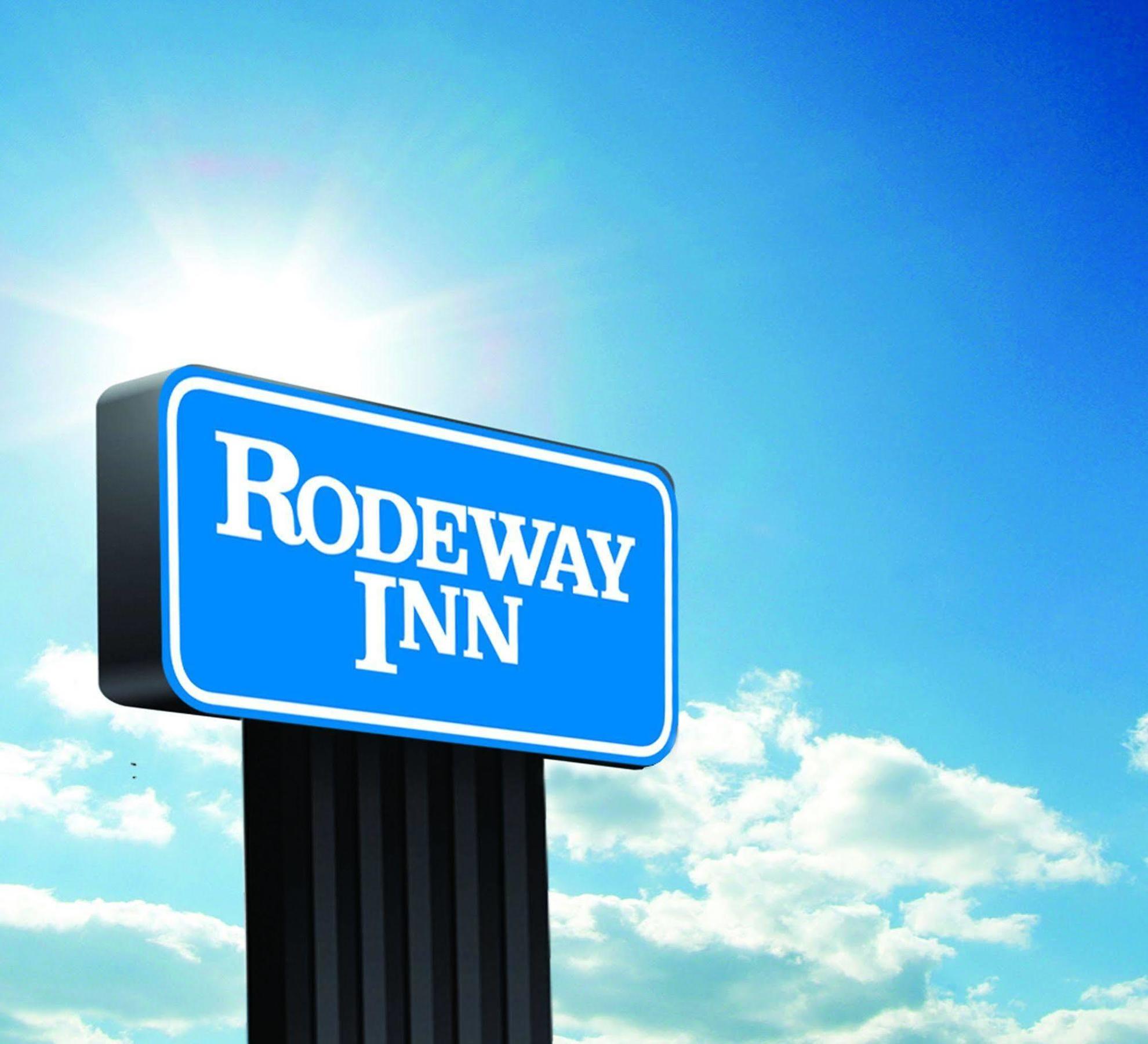 Rodeway Inn Clermont Bagian luar foto